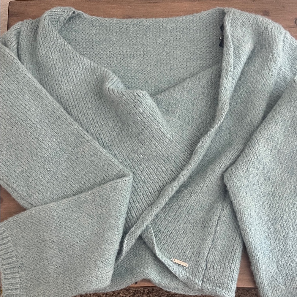 Volcom Women's V-Neck Sweater in Sage Green Heather